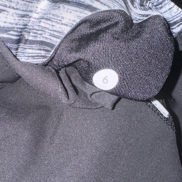 Lululemon hot to street crop *rare* - Picture 6 of 7